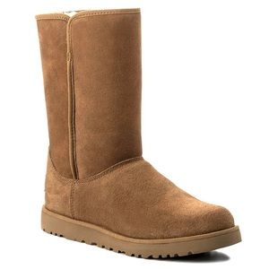 UGG boots chestnut